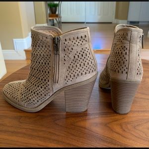 💥FINAL SALE💥 Tan Heeled Booties